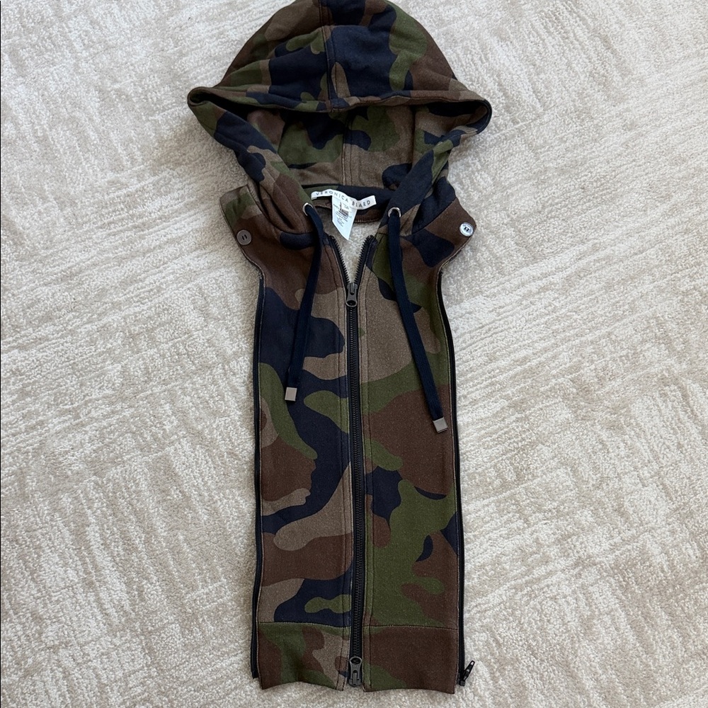 Veronica Beard hoodie Dickie Camo pattern